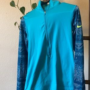 (2) Nike/North Face Long Sleeve Tops